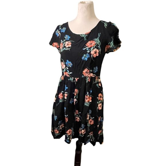 90's Inspired short sleeved dress size 6 - Picture 1 of 4